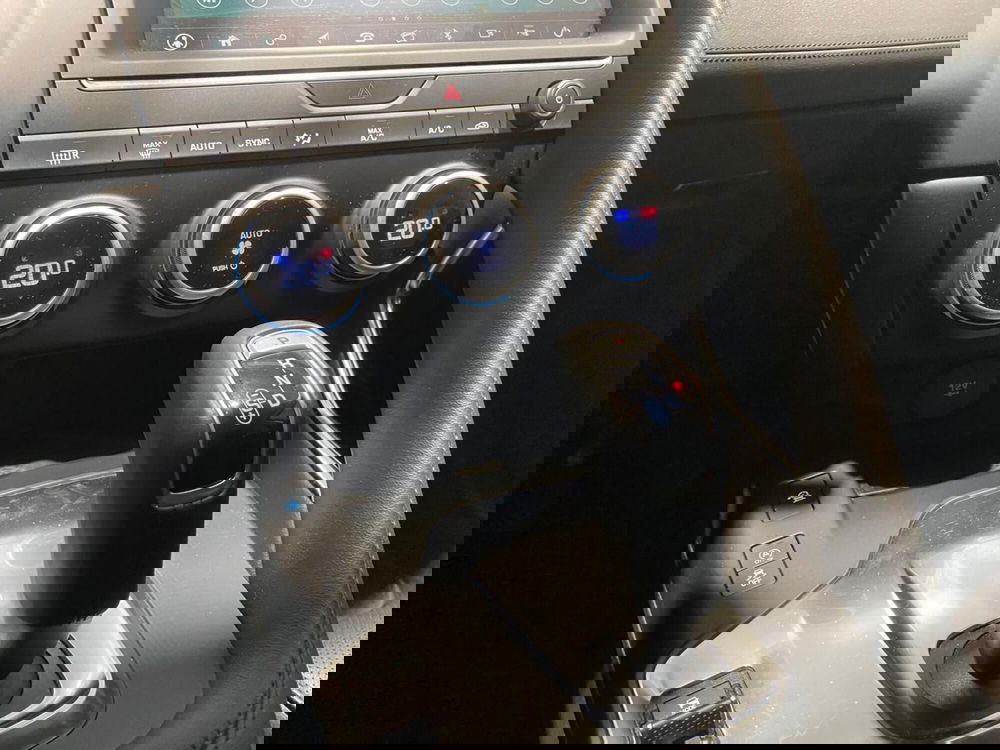 Jaguar E-Pace usata a Milano (18)