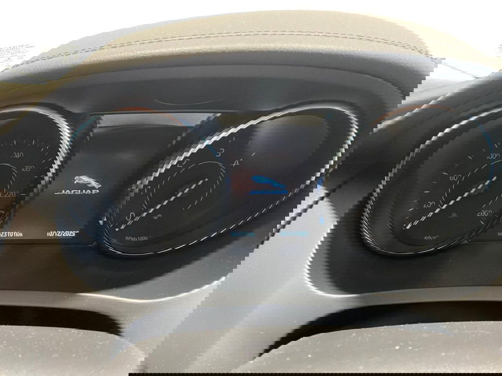 Jaguar E-Pace usata a Milano (19)