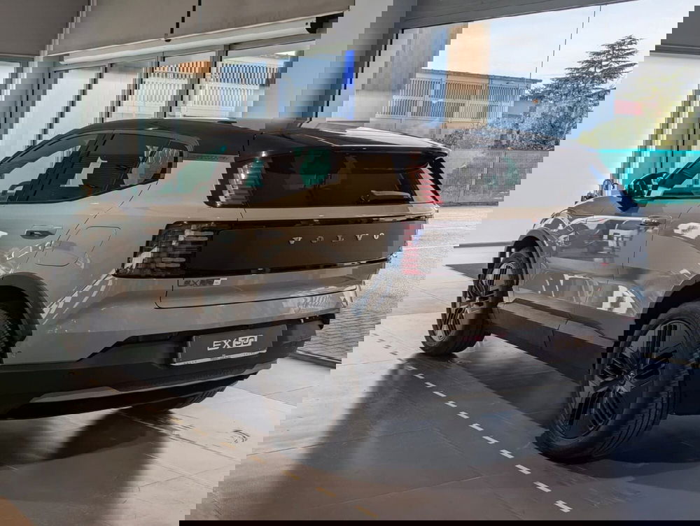 Volvo EX30 Cross Country nuova a Pescara (2)