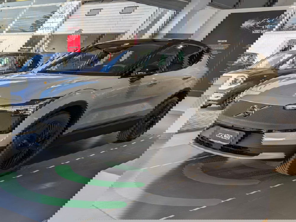 Volvo EX30 Cross Country nuova a Pescara (3)