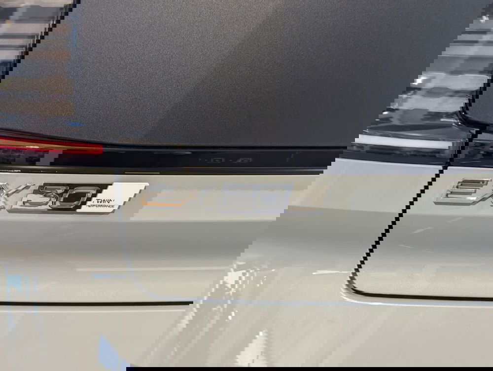 Volvo EX30 Cross Country nuova a Pescara (4)