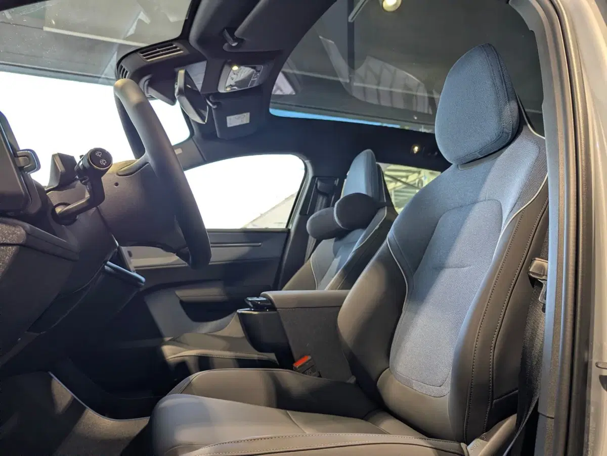 Volvo EX30 Cross Country nuova a Pescara (5)