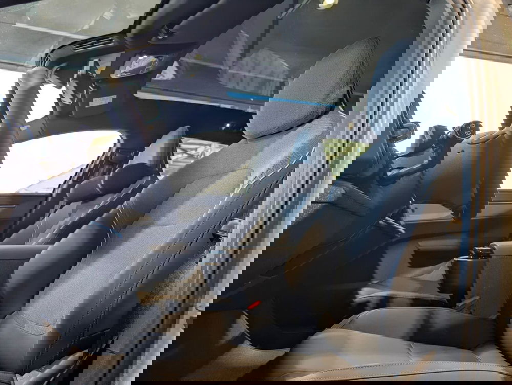 Volvo EX30 Cross Country nuova a Pescara (5)