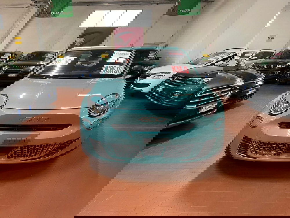 Fiat 600 nuova a Lucca (2)