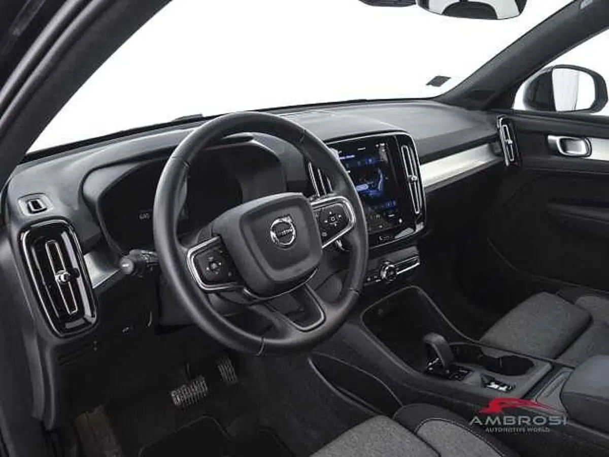 Volvo XC40 usata a Perugia (8)
