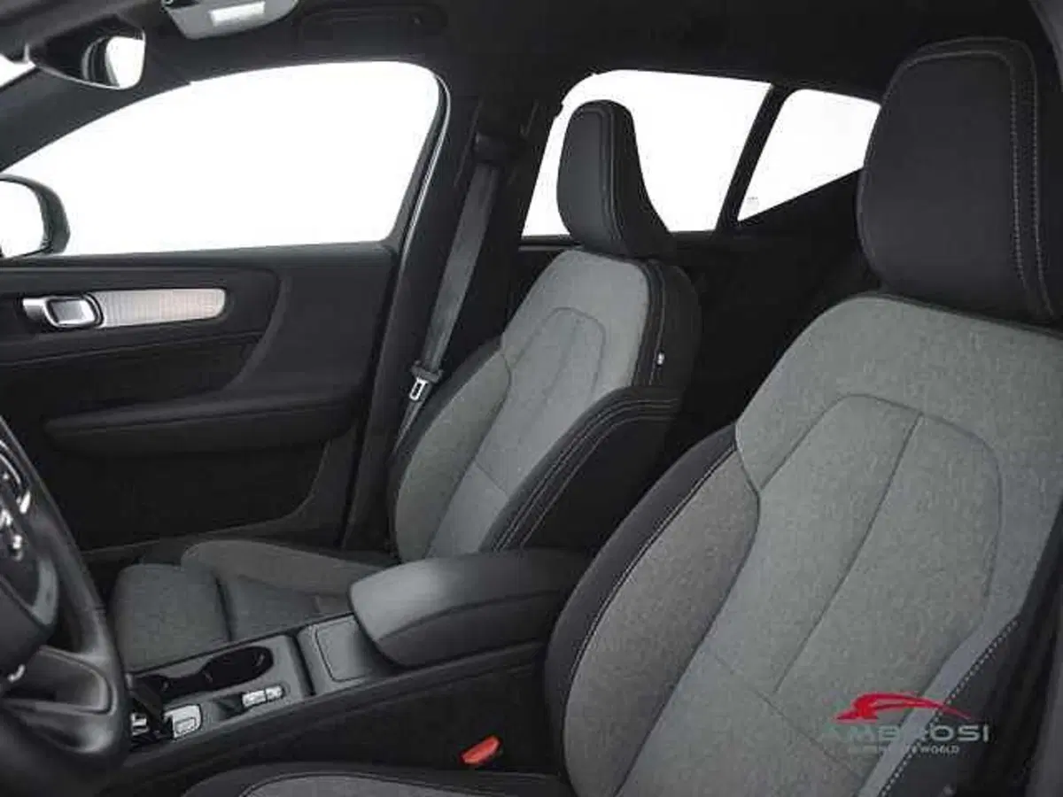 Volvo XC40 usata a Perugia (9)
