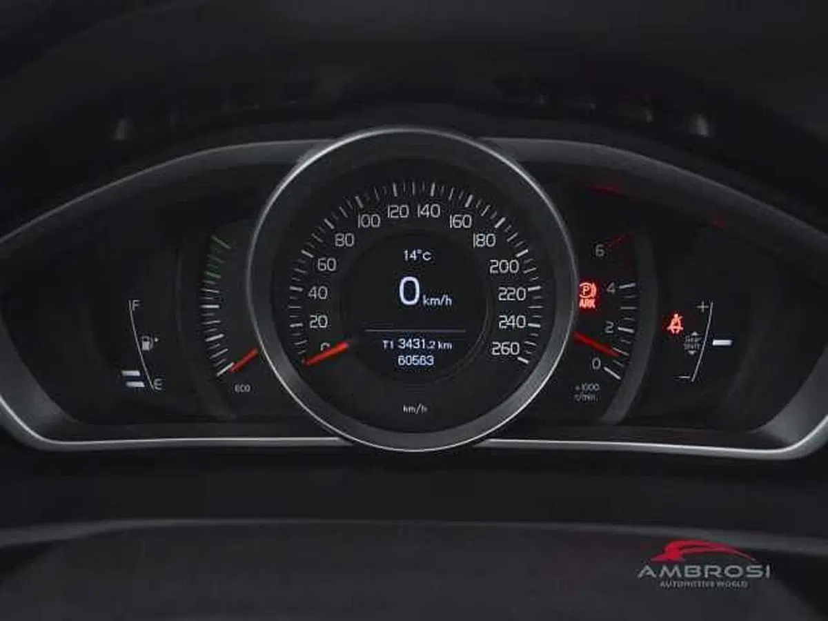 Volvo V40 Cross Country usata a Perugia (13)