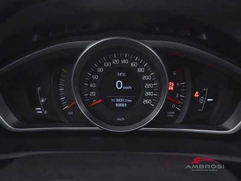 Volvo V40 Cross Country usata a Perugia (13)