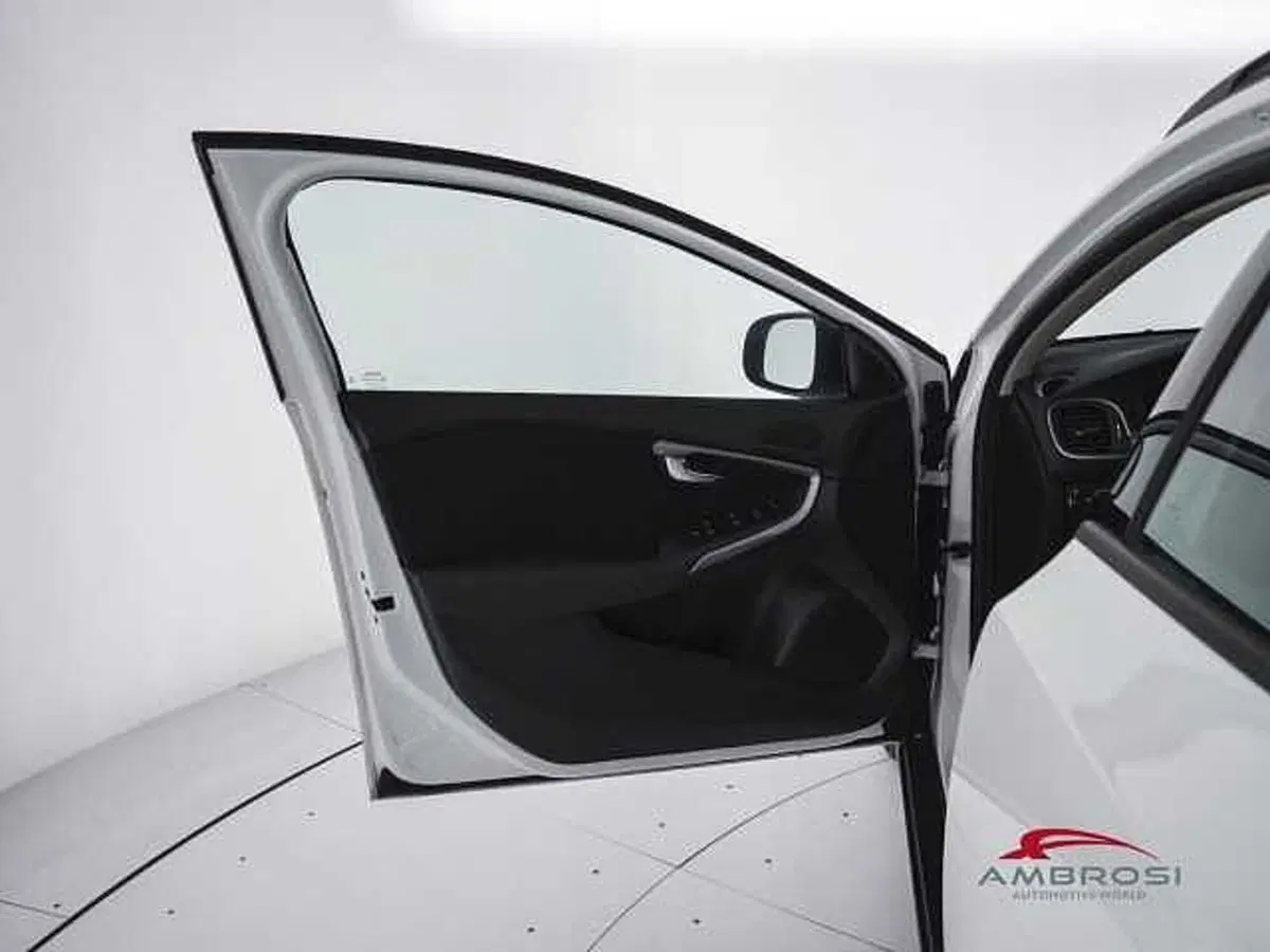 Volvo V40 Cross Country usata a Perugia (19)