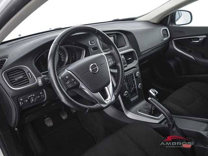 Volvo V40 Cross Country usata a Perugia (8)