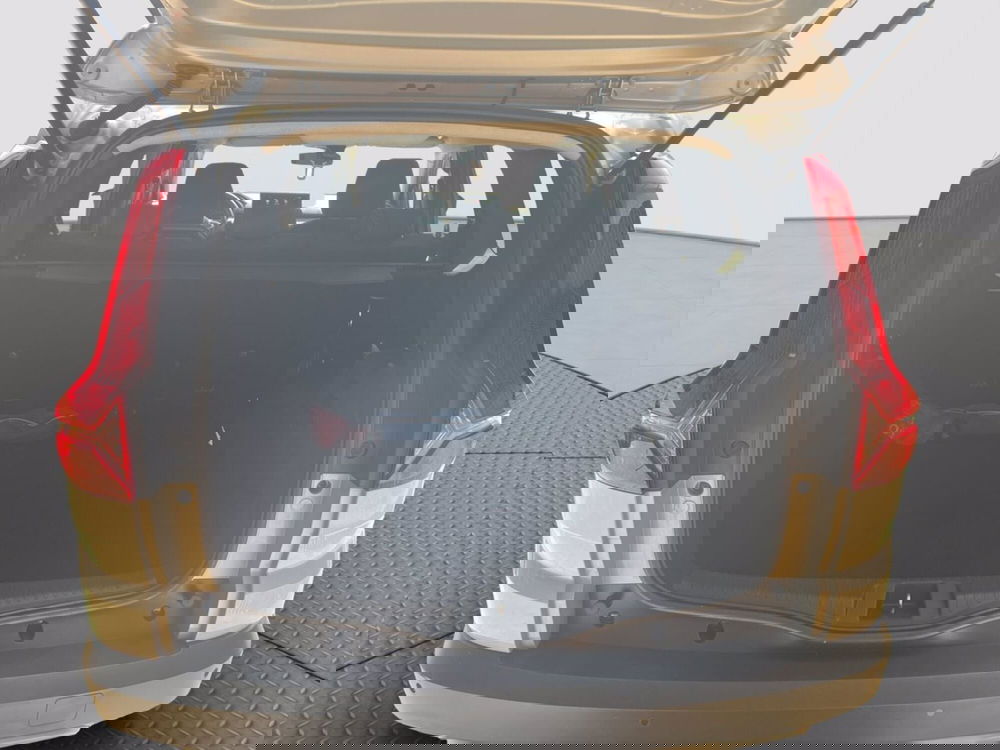 Dacia Jogger usata a Roma (16)