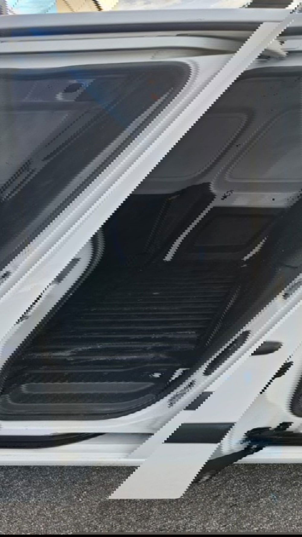 Nissan NV250 usata a Lucca (15)