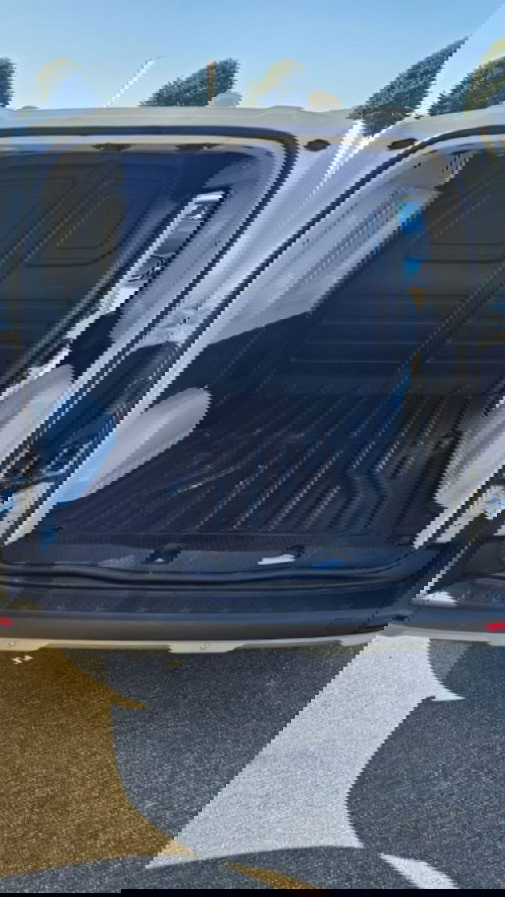 Nissan Townstar usata a Lucca (7)