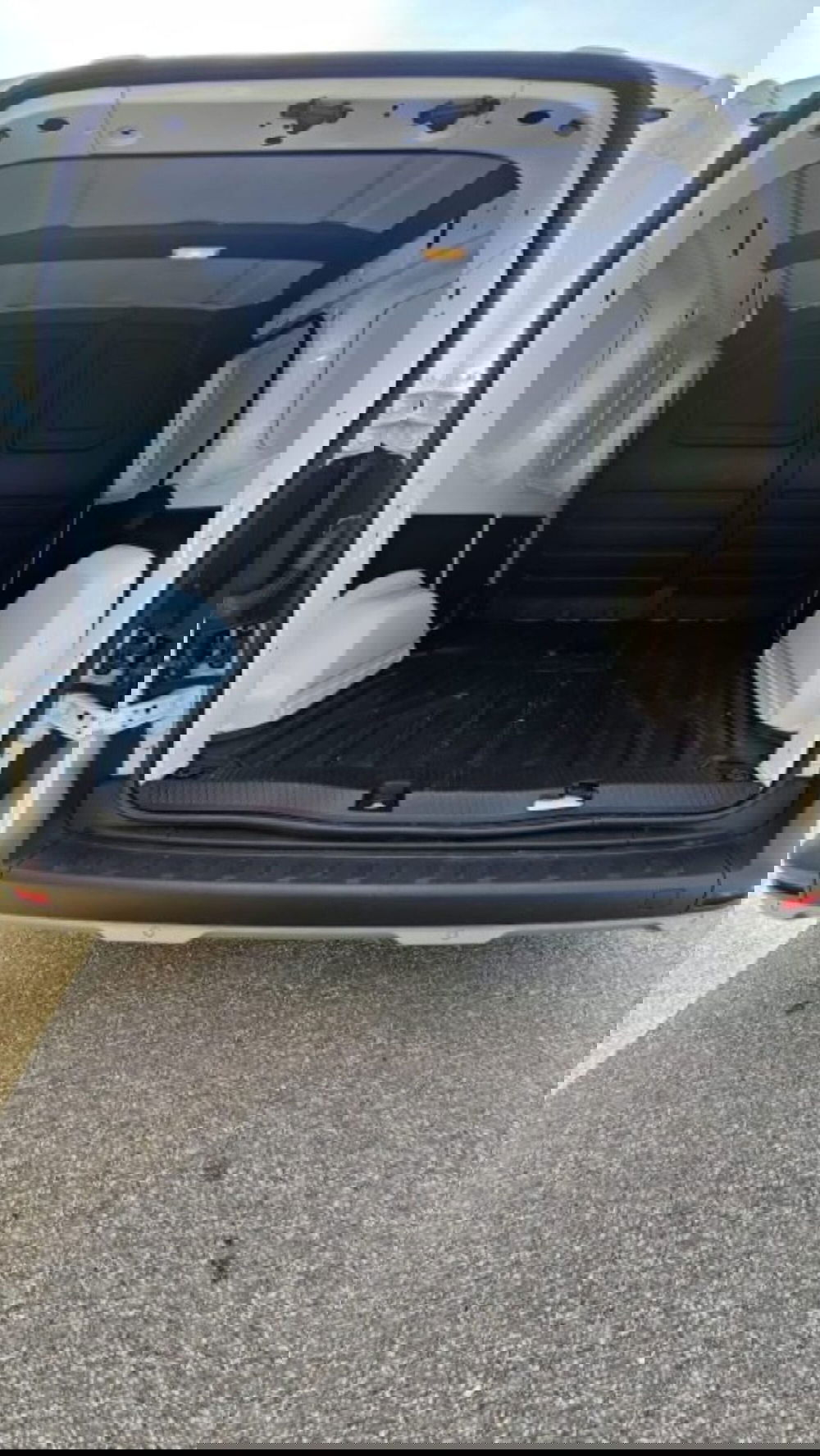 Nissan Townstar usata a Lucca (8)