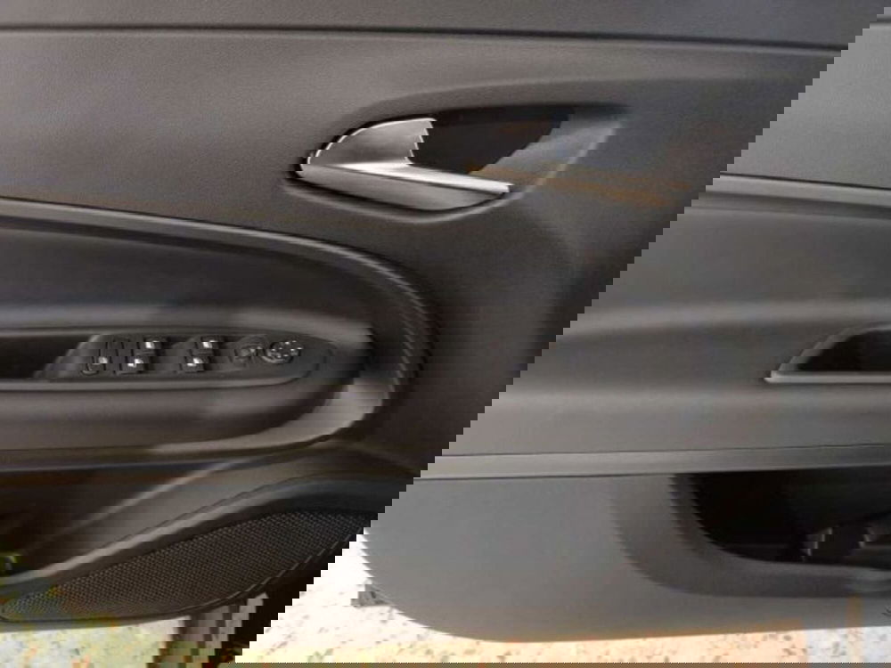 Jeep Avenger nuova a Caltanissetta (12)