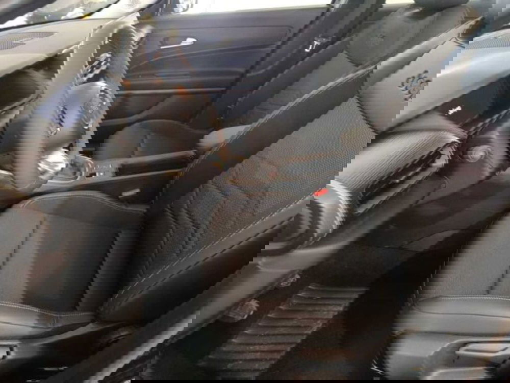 Jeep Avenger nuova a Caltanissetta (13)