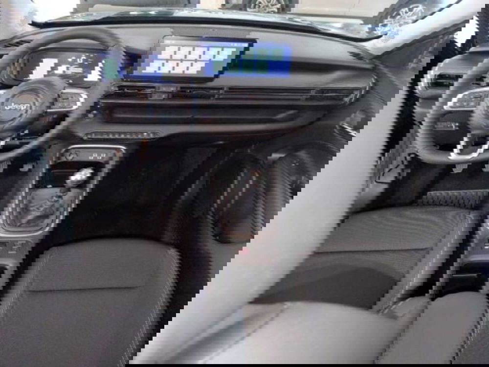 Jeep Avenger nuova a Caltanissetta (15)