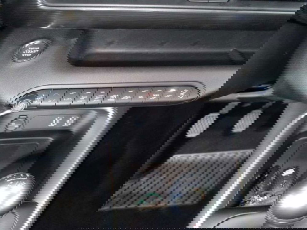 Jeep Avenger nuova a Caltanissetta (18)