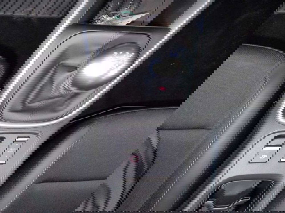 Jeep Avenger nuova a Caltanissetta (19)