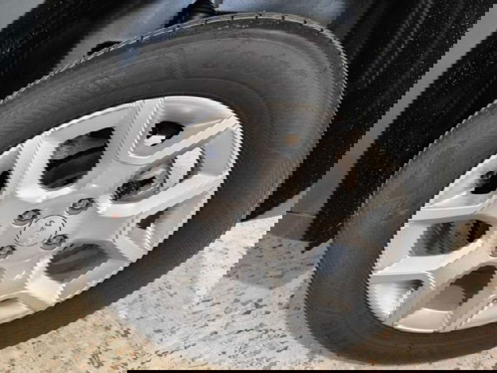 Jeep Avenger nuova a Caltanissetta (9)