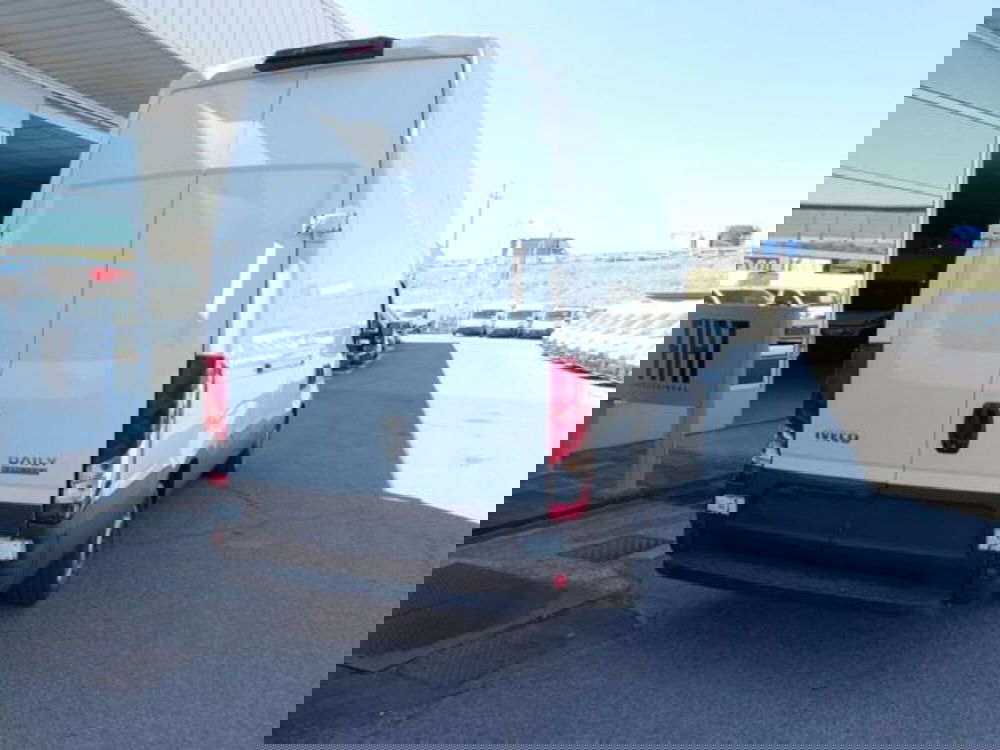 Iveco Daily Furgone usata a Brescia (11)