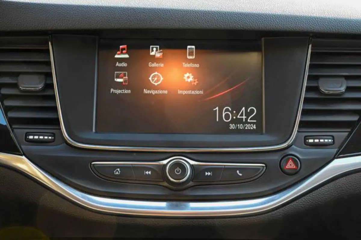 Opel Astra usata a Torino (18)