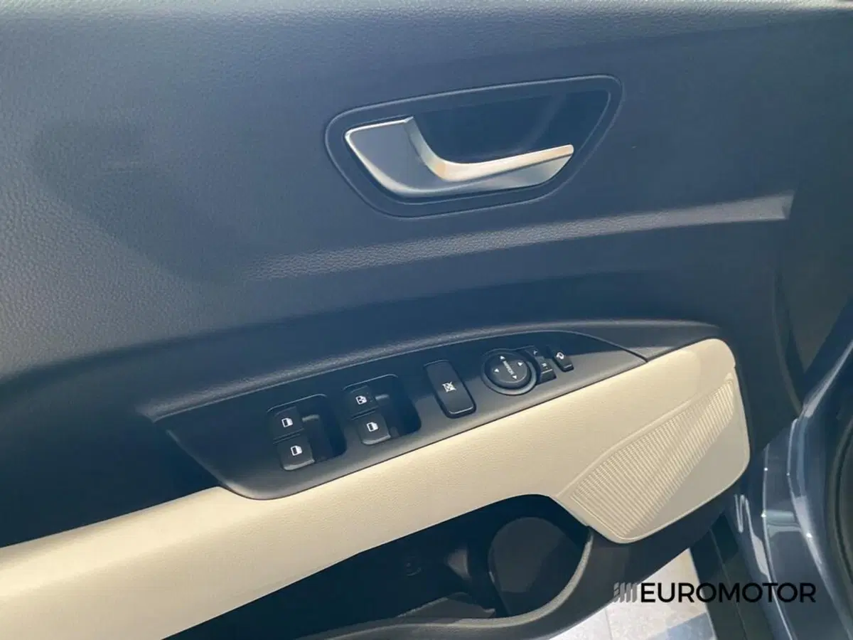 Kia Stonic nuova a Bari (11)