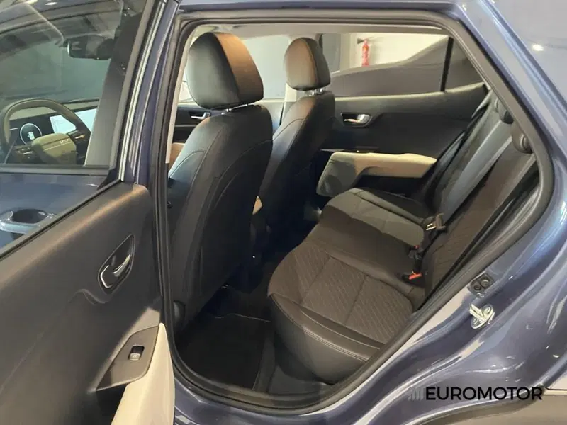 Kia Stonic nuova a Bari (15)