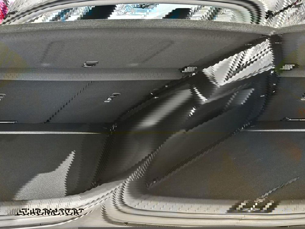 Kia Stonic nuova a Bari (13)