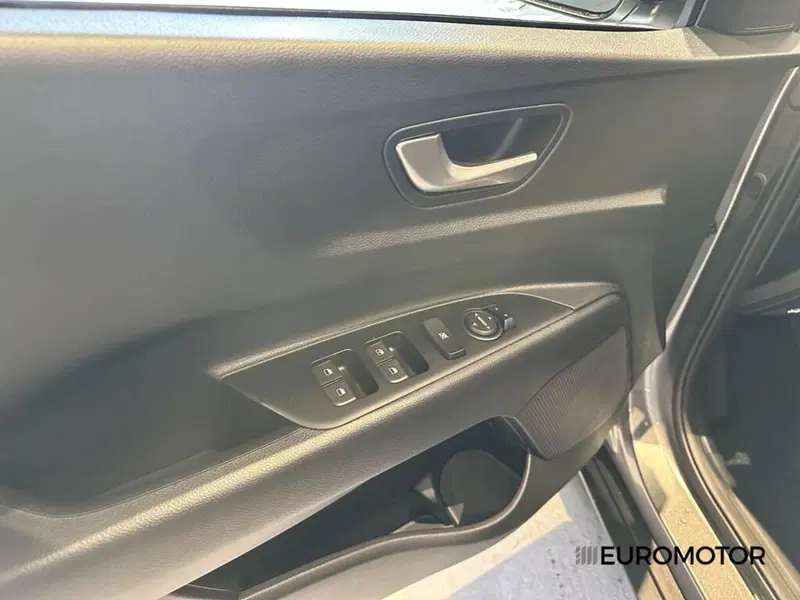 Kia Stonic nuova a Bari (15)