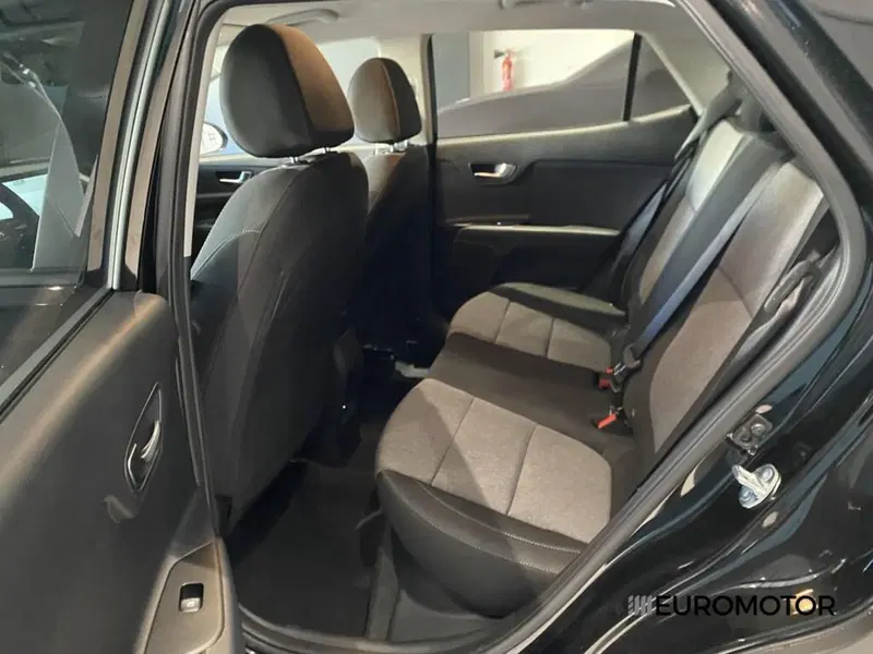 Kia Stonic nuova a Bari (15)