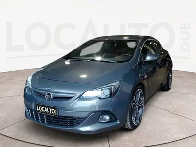 Opel Astra GTC 2.0 BiTurbo CDTI 195CV S&amp;S 3 porte del 2015 usata a Torino