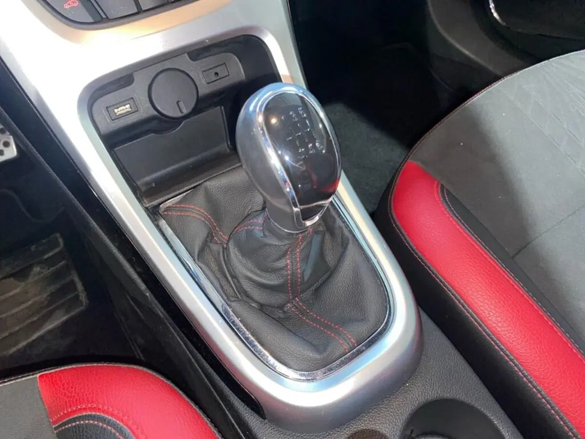 Opel Astra GTC usata a Torino (11)