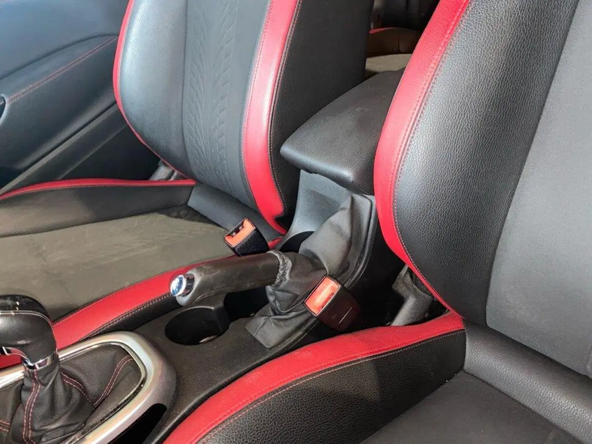 Opel Astra GTC usata a Torino (12)