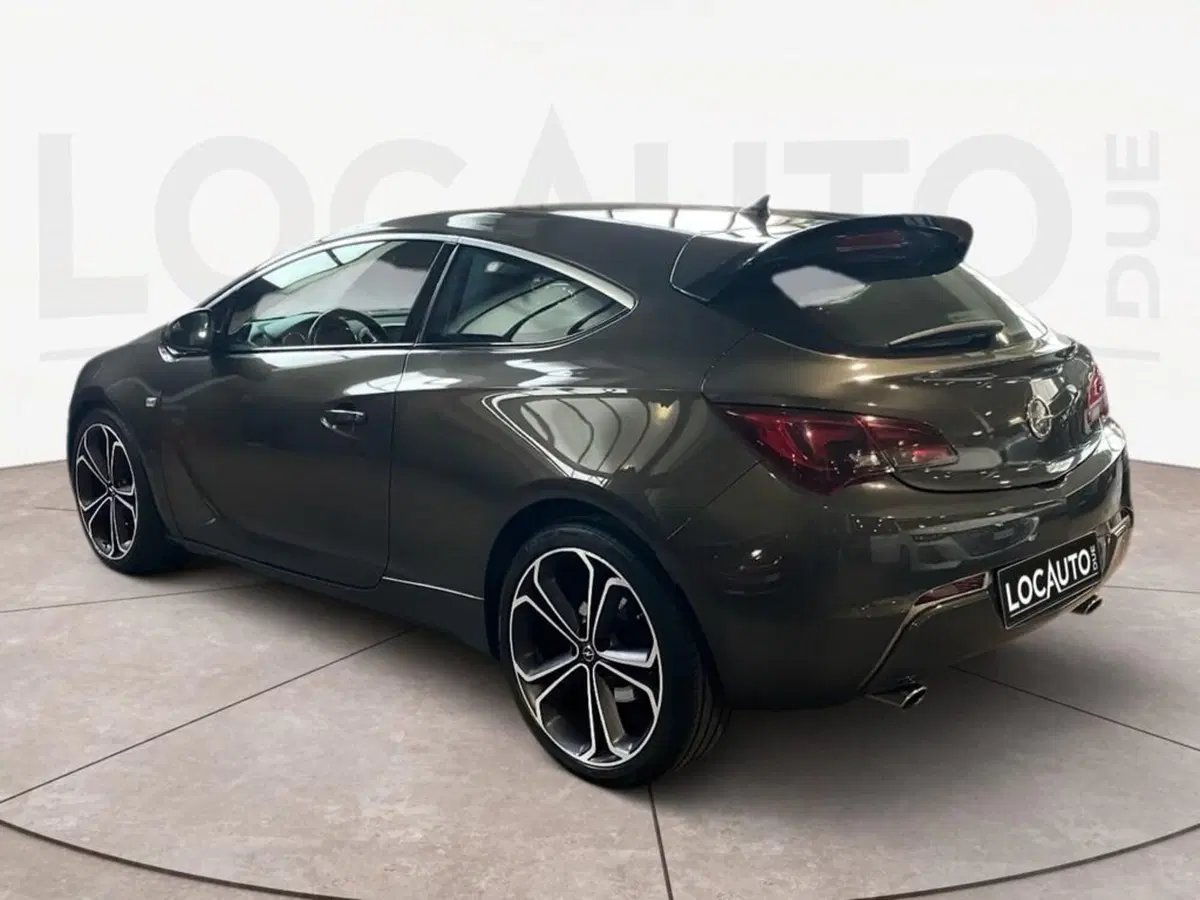 Opel Astra GTC usata a Torino (4)