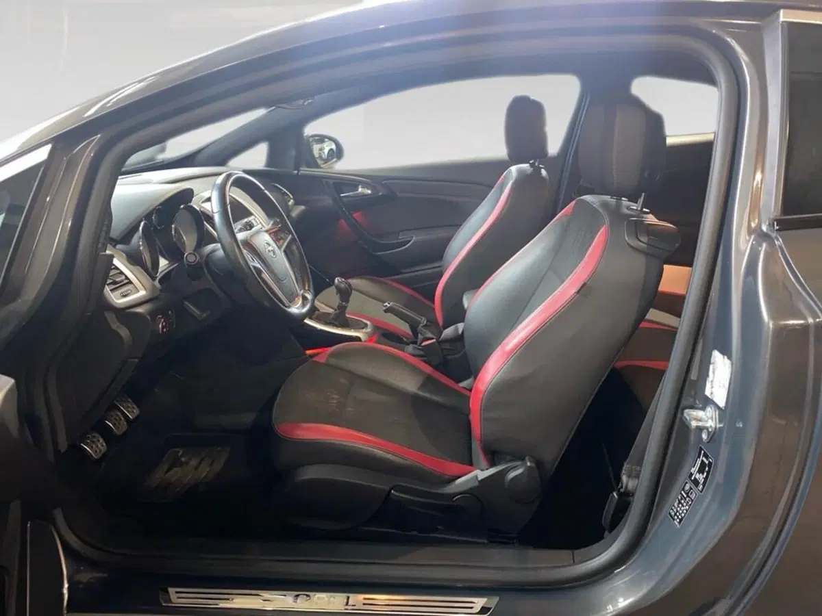 Opel Astra GTC usata a Torino (6)