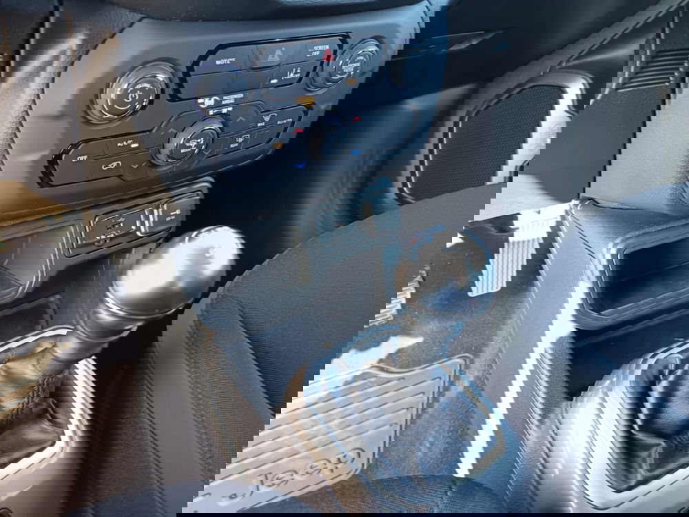 Jeep Renegade nuova a Alessandria (17)