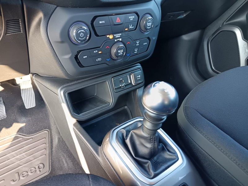 Jeep Renegade nuova a Alessandria (17)