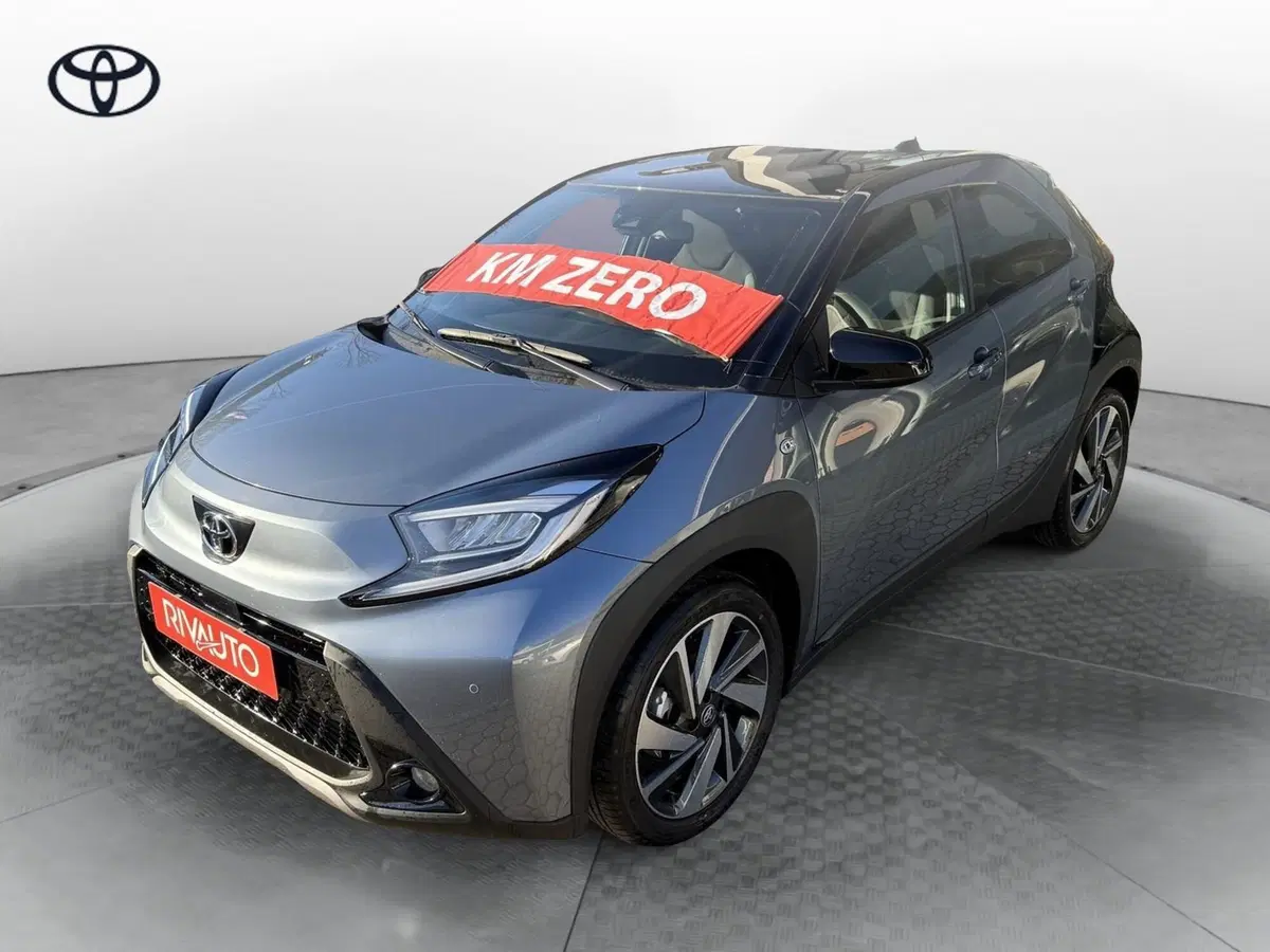 Toyota Aygo X nuova a Como