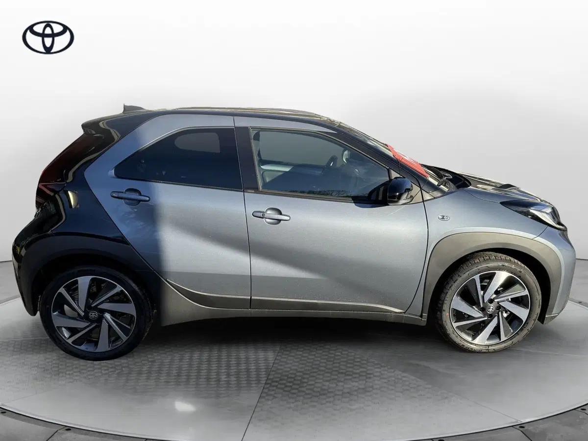 Toyota Aygo X nuova a Como (10)