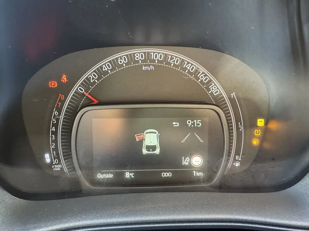 Toyota Aygo X nuova a Como (12)