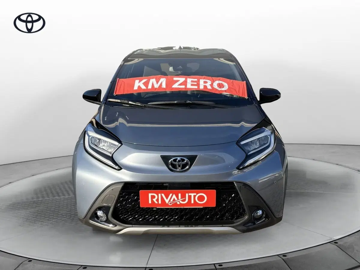Toyota Aygo X nuova a Como (4)