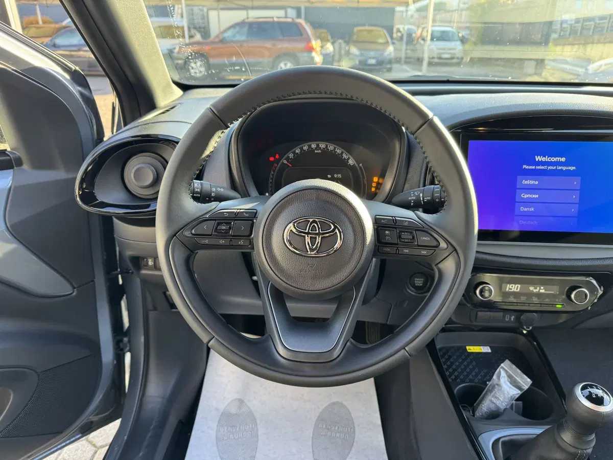 Toyota Aygo X nuova a Como (7)