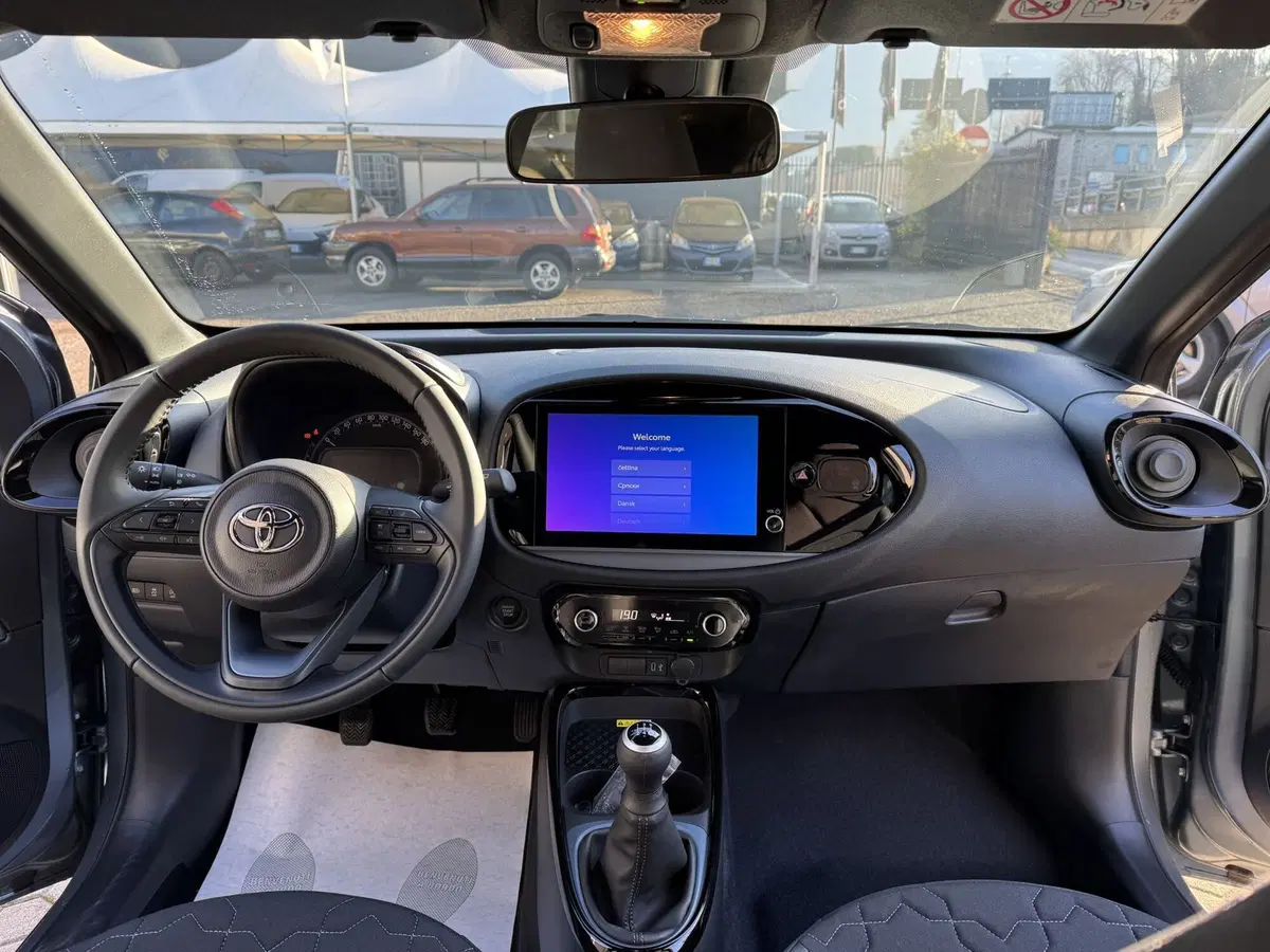 Toyota Aygo X nuova a Como (8)