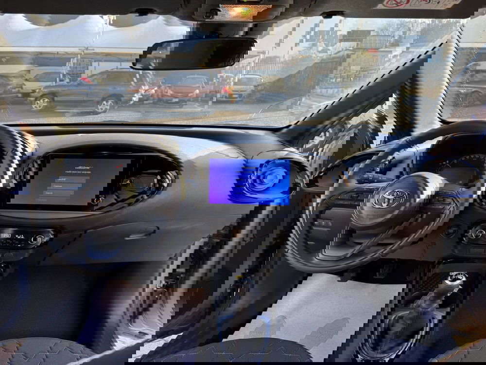 Toyota Aygo X nuova a Como (8)