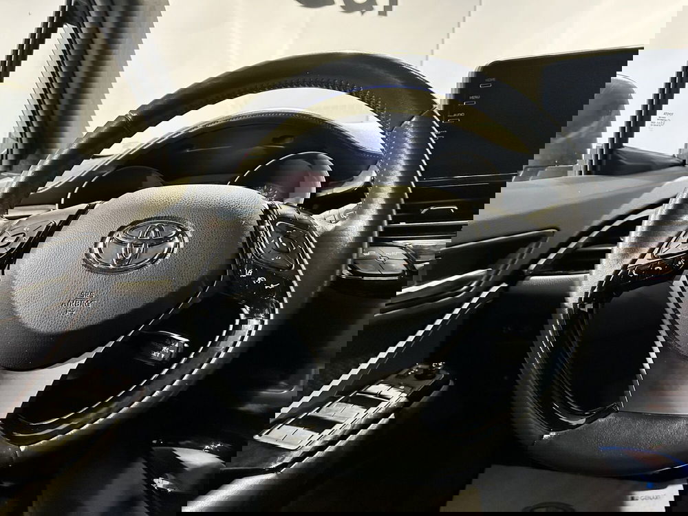 Toyota Toyota C-HR usata a Milano (10)