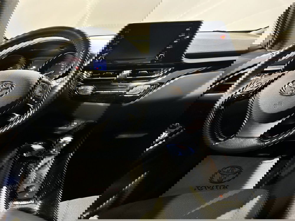 Toyota Toyota C-HR usata a Milano (9)