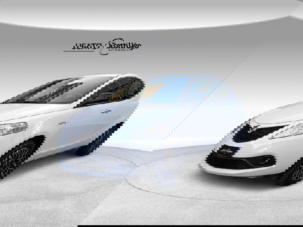 Lancia Ypsilon usata a Siena