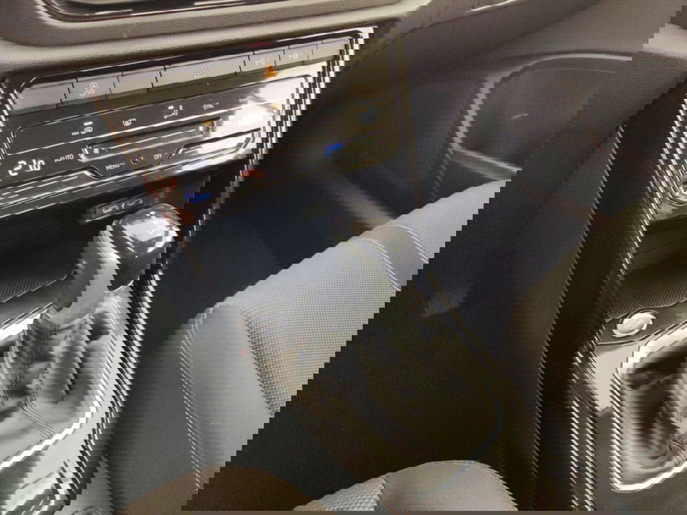 Volkswagen T-Roc Cabrio usata a Massa-Carrara (11)