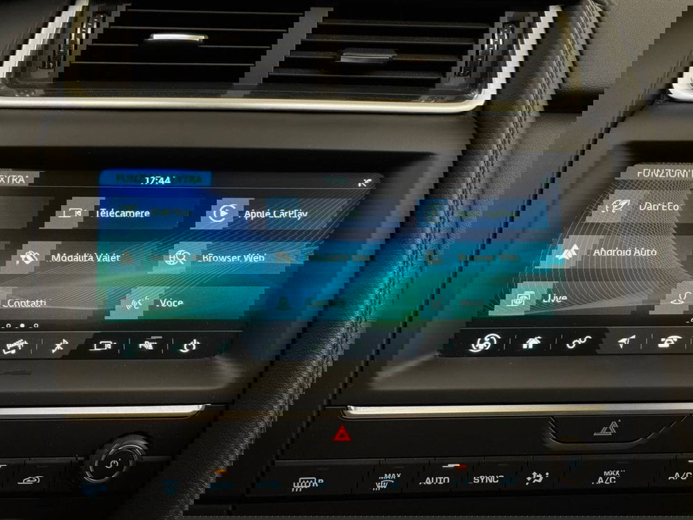 Jaguar E-Pace usata a Savona (12)